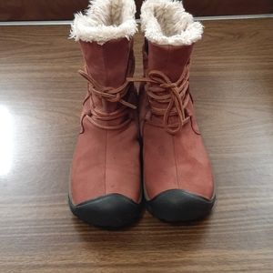 Keen warm womans boots size 6.5